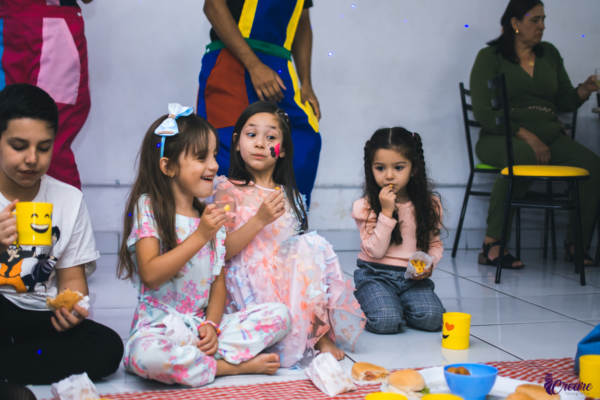 Aniversário infantil de 6 anos, com decoração Jardim Encantado, realizado no Buffet Espaço Band em Mauá, São Paulo.