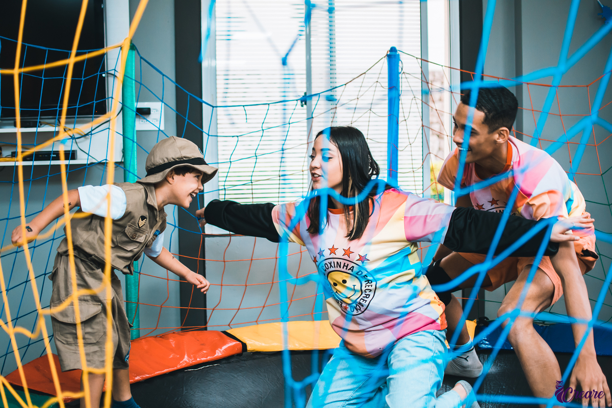 Fotografia de aniversário infantil, festa de cinco anos com decoração tema Jurassic world, realizado na cidade de São Caetano do sul, ABC Paulista. 