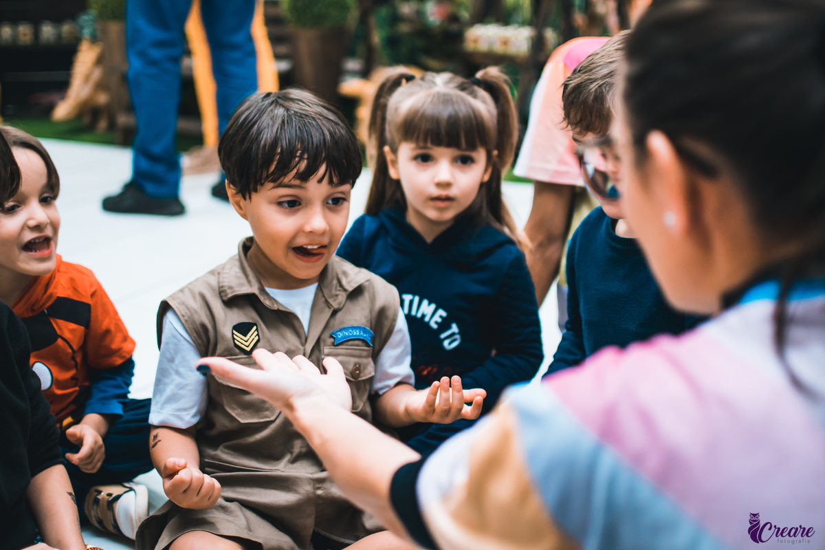 Fotografia de aniversário infantil, festa de cinco anos com decoração tema Jurassic world, realizado na cidade de São Caetano do sul, ABC Paulista. 
