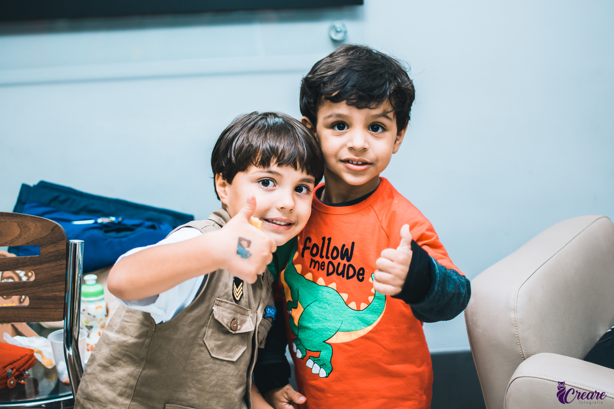 Fotografia de aniversário infantil, festa de cinco anos com decoração tema Jurassic world, realizado na cidade de São Caetano do sul, ABC Paulista. 