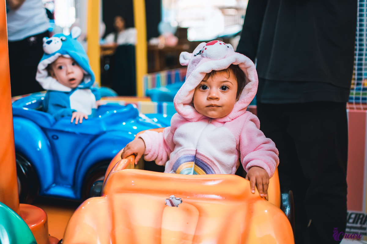 Aniversário Infantil de gêmeos, realizado no buffet é Pique localizado na cidade de Mauá, Abc Paulista. Decoração de Ursinhos Carinhosos.
