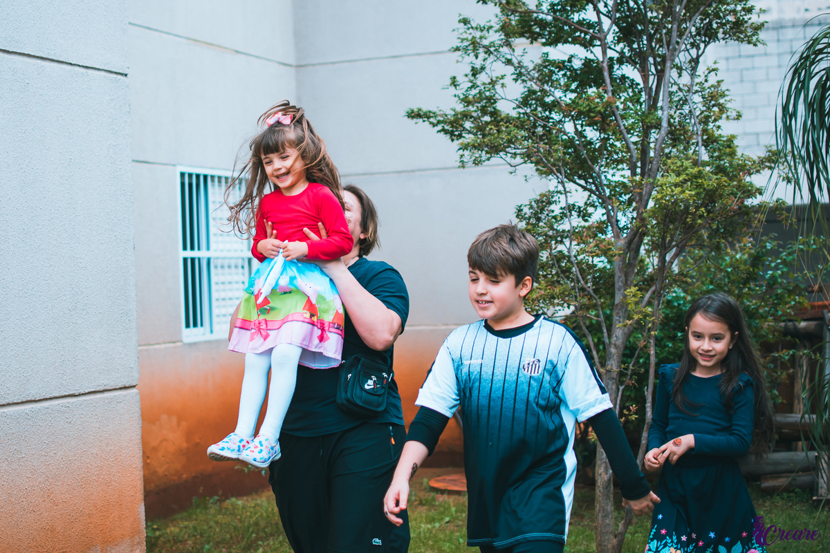 fotografia de aniversário infantil de menina, tema Peppa pig, realizado na cidade de Água Branca, próximo ao Alto do Ipiranga, São Paulo