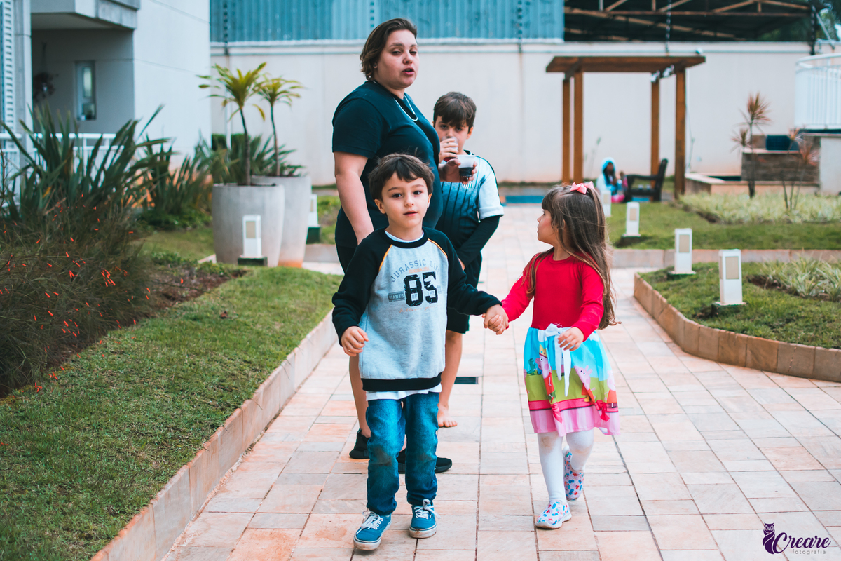 fotografia de aniversário infantil de menina, tema Peppa pig, realizado na cidade de Água Branca, próximo ao Alto do Ipiranga, São Paulo
