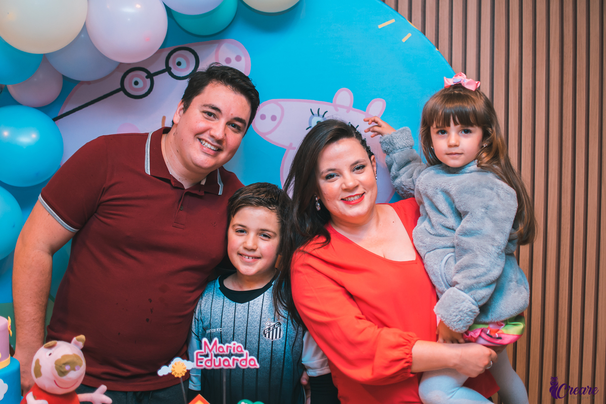 fotografia de aniversário infantil de menina, tema Peppa pig, realizado na cidade de Água Branca, próximo ao Alto do Ipiranga, São Paulo