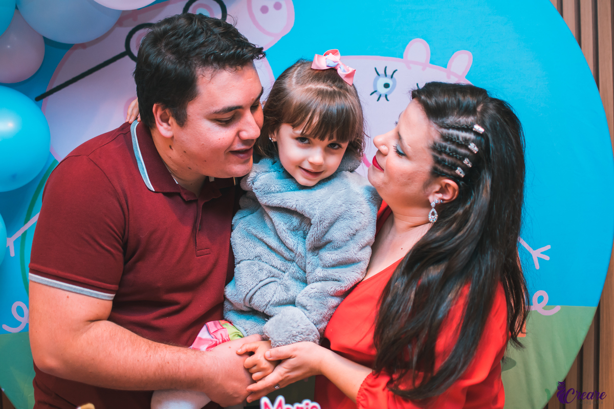 fotografia de aniversário infantil de menina, tema Peppa pig, realizado na cidade de Água Branca, próximo ao Alto do Ipiranga, São Paulo