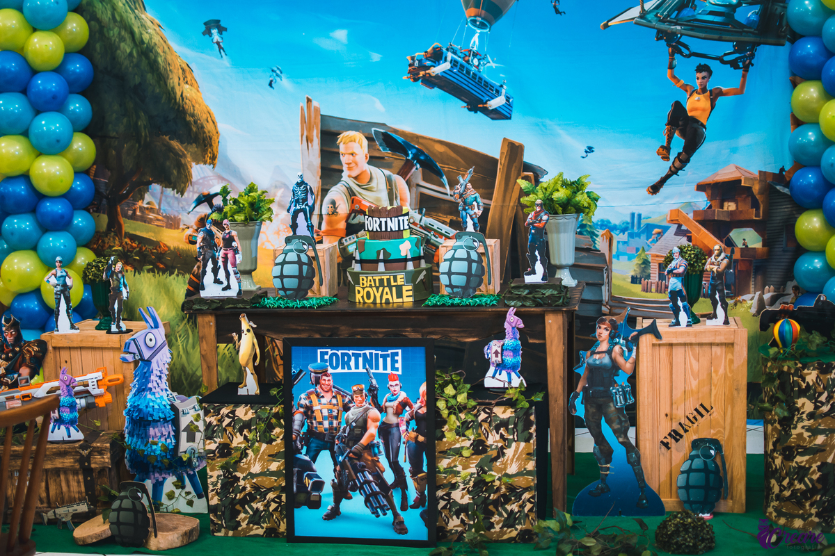 aniversario infantil realizado no buffet é pique localizado na cidade de Mauá - ABC Paulista. Decoração com tema fortnite. 