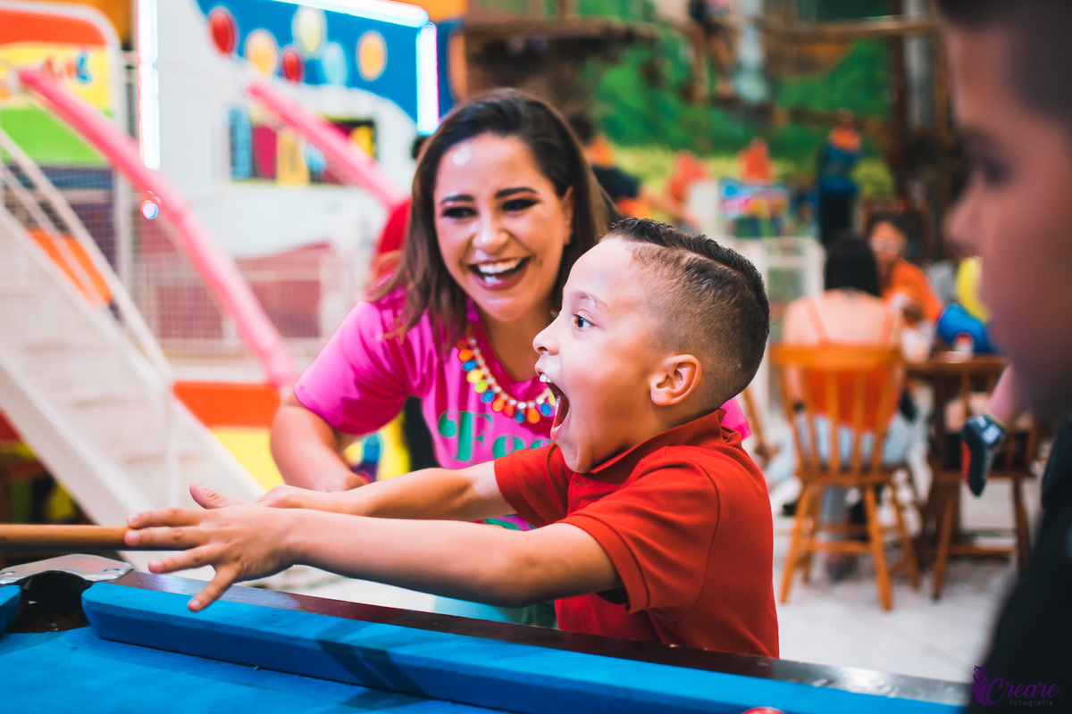 aniversario infantil realizado no buffet é pique localizado na cidade de Mauá - ABC Paulista. Decoração com tema fortnite. 