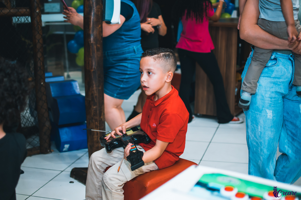 aniversario infantil realizado no buffet é pique localizado na cidade de Mauá - ABC Paulista. Decoração com tema fortnite. 