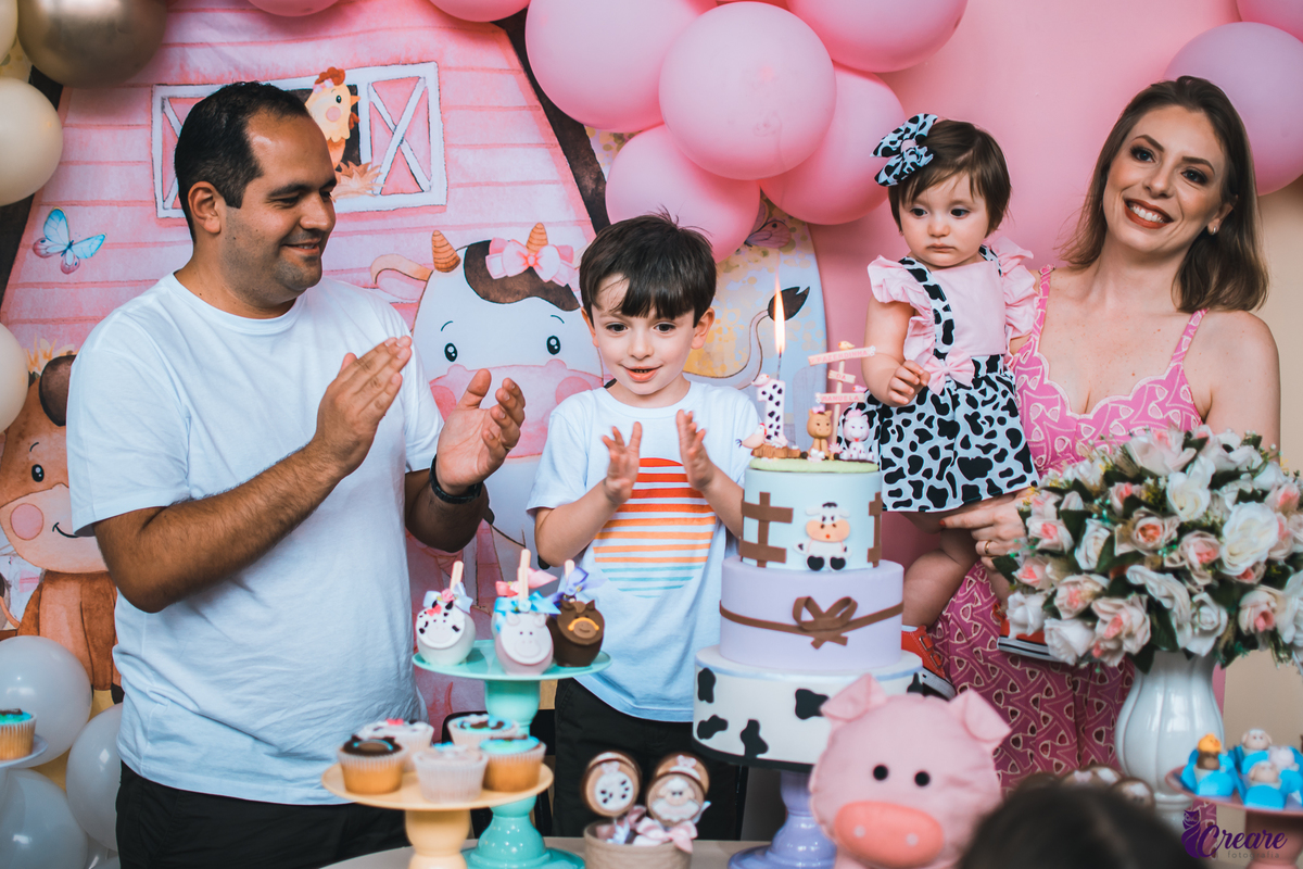 Fotografia de aniversário infantil, decoração fazendinha, buffet Fazendo Farra localizado em São Bernardo do Campo, abc Paulista.
