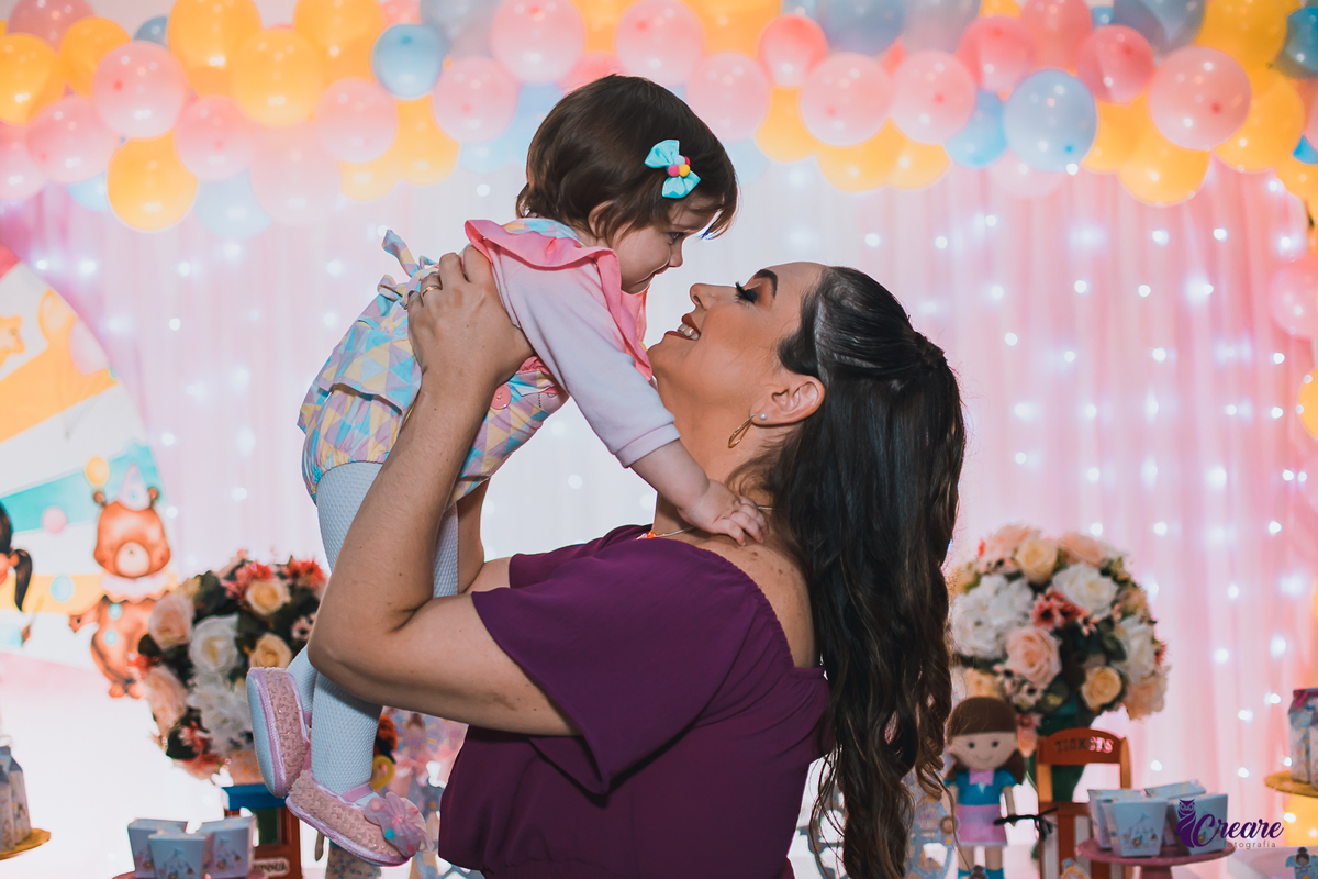 Fotografia de aniversário infantil, realizado no buffet Planeta Rizzo, localizado em Santo André, ABC Paulista. Tema da decoração Circo. 