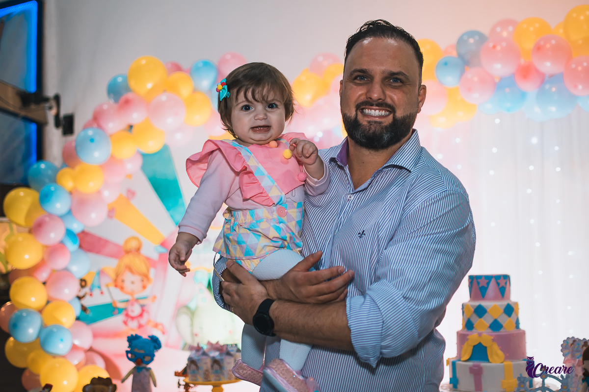 Fotografia de aniversário infantil, realizado no buffet Planeta Rizzo, localizado em Santo André, ABC Paulista. Tema da decoração Circo. 