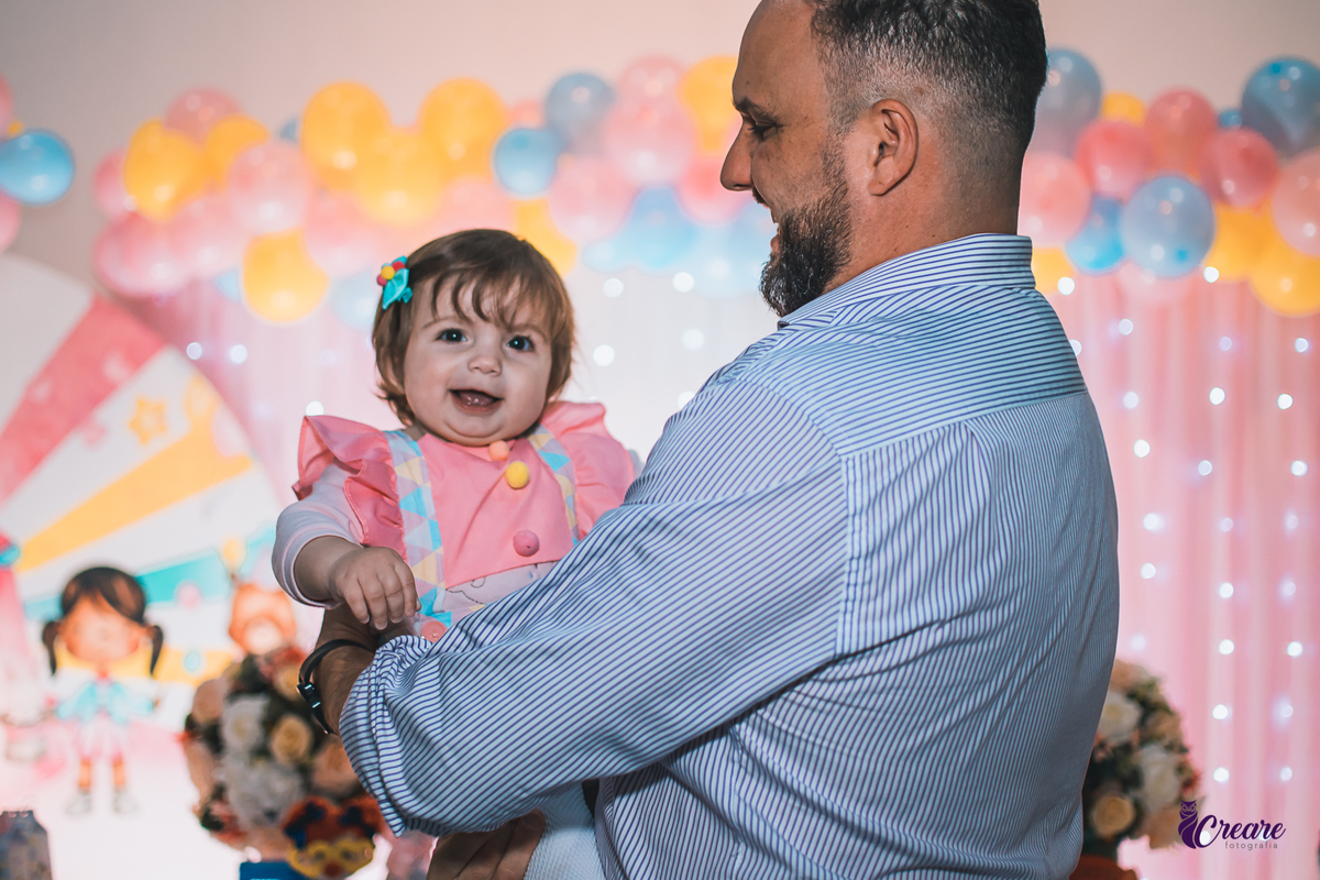 Fotografia de aniversário infantil, realizado no buffet Planeta Rizzo, localizado em Santo André, ABC Paulista. Tema da decoração Circo. 