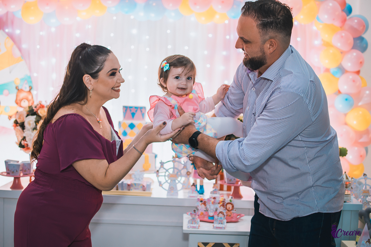 Fotografia de aniversário infantil, realizado no buffet Planeta Rizzo, localizado em Santo André, ABC Paulista. Tema da decoração Circo. 
