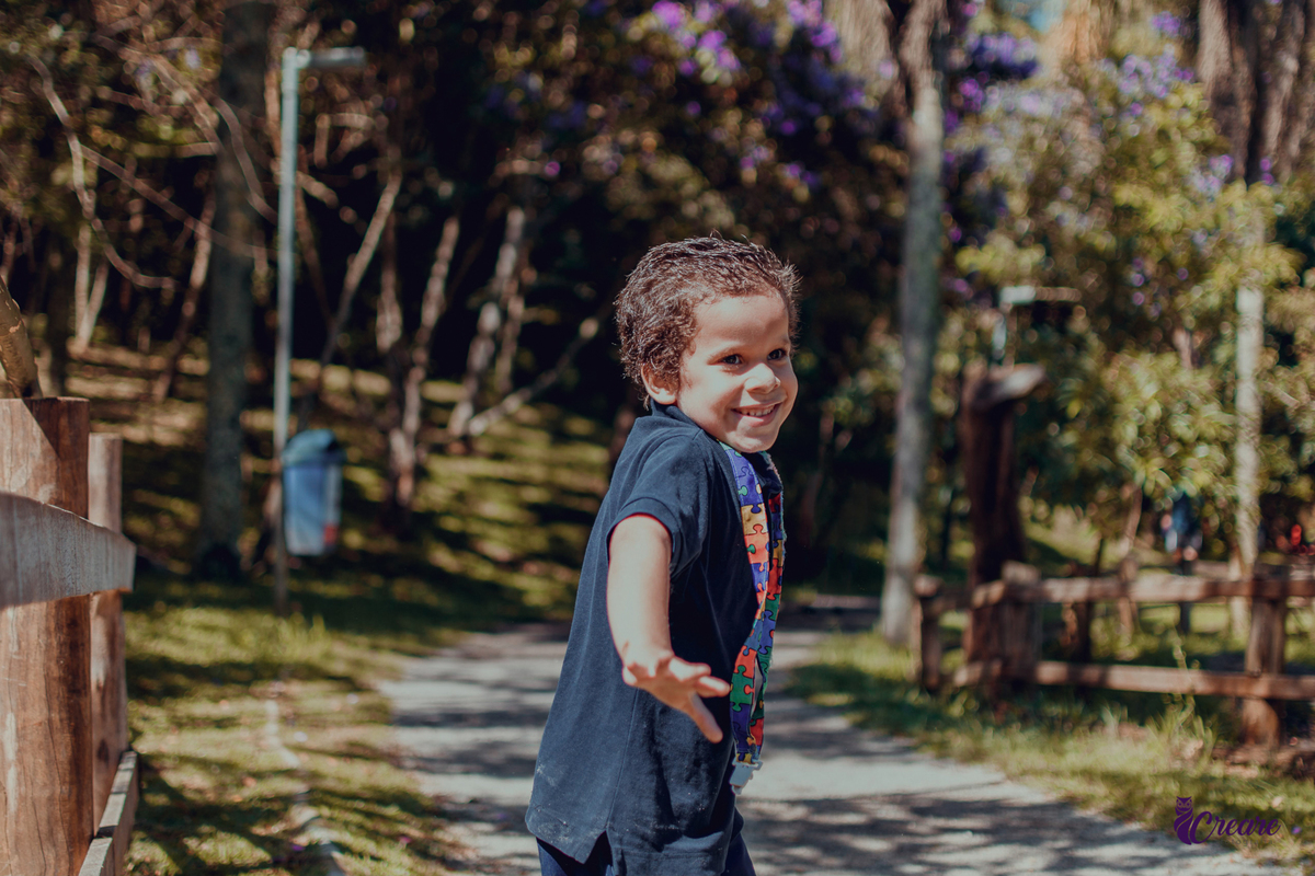 Ensaio infantil com criança com TEA, realizado para um projeto social em Mauá, fotógrafo Mauá, fotógrafo Santo André, fotógrafo Ribeirão Pires, fotógrafo SBC, fotógrafo SCS, ensaio fotográfico. Gruta Santa Luzia.