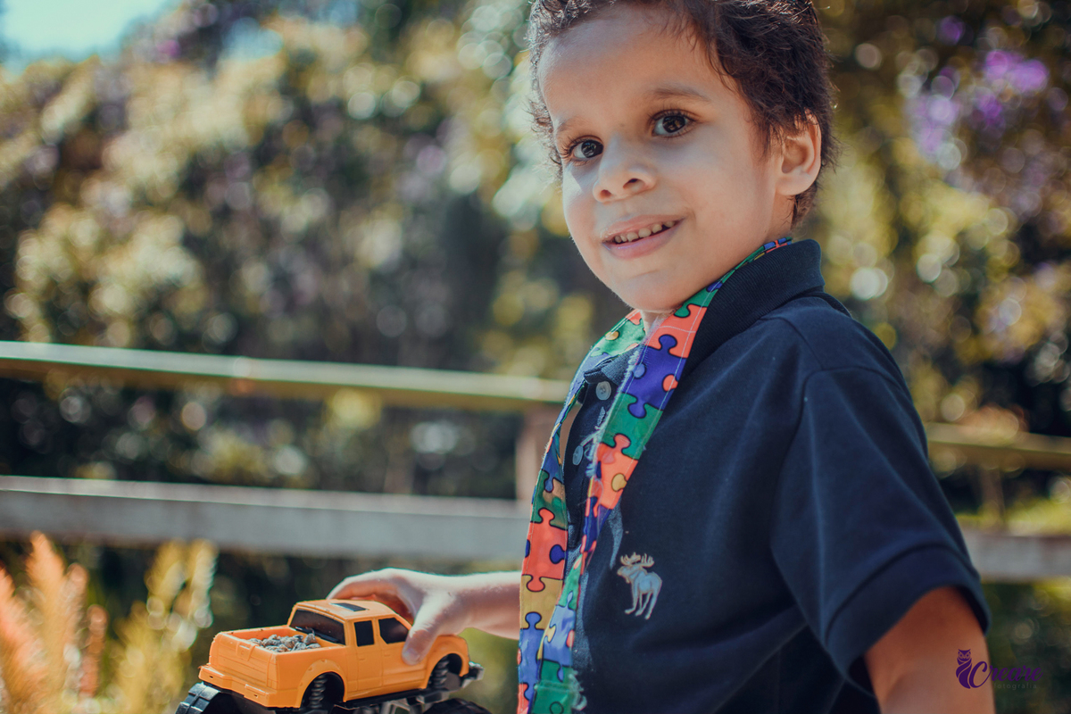 Ensaio infantil com criança com TEA, realizado para um projeto social em Mauá, fotógrafo Mauá, fotógrafo Santo André, fotógrafo Ribeirão Pires, fotógrafo SBC, fotógrafo SCS, ensaio fotográfico. Gruta Santa Luzia.