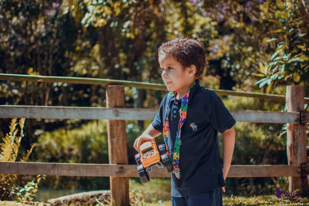 Ensaio infantil com criança com TEA, realizado para um projeto social em Mauá, fotógrafo Mauá, fotógrafo Santo André, fotógrafo Ribeirão Pires, fotógrafo SBC, fotógrafo SCS, ensaio fotográfico. Gruta Santa Luzia.