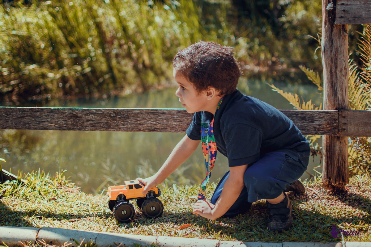 Ensaio infantil com criança com TEA, realizado para um projeto social em Mauá, fotógrafo Mauá, fotógrafo Santo André, fotógrafo Ribeirão Pires, fotógrafo SBC, fotógrafo SCS, ensaio fotográfico. Gruta Santa Luzia.