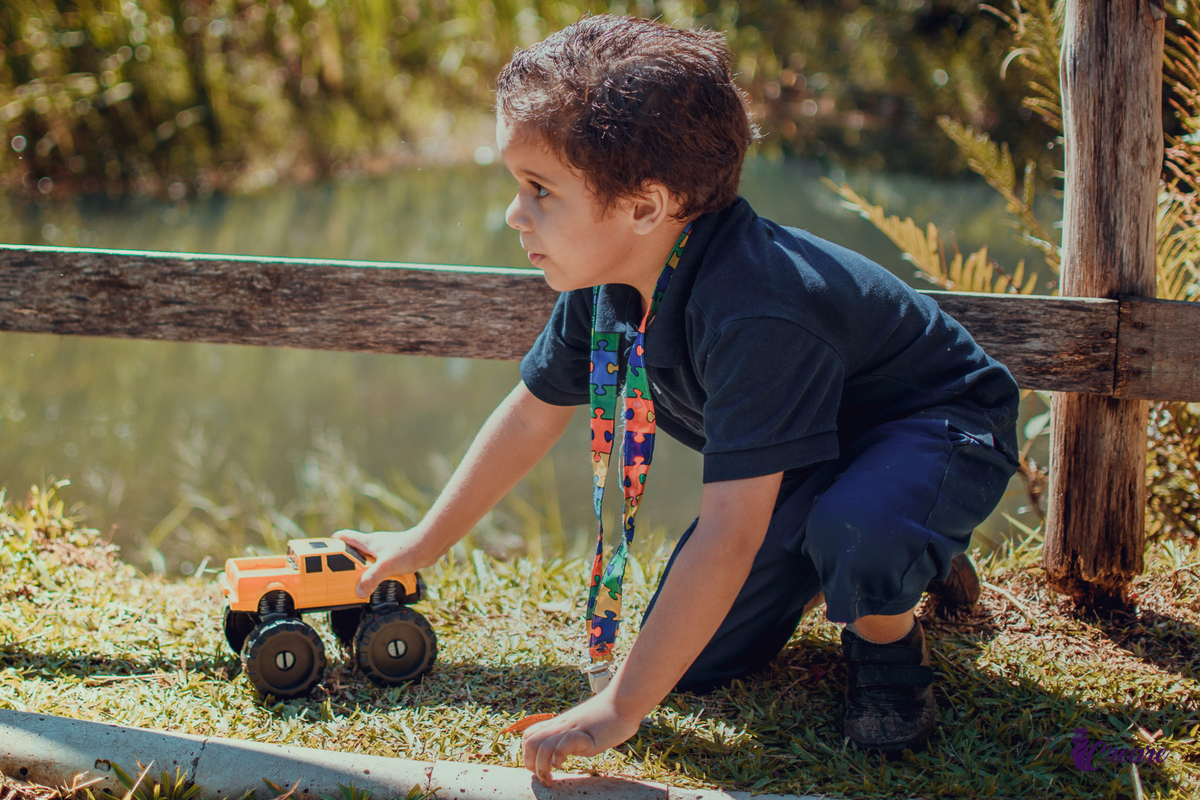 Ensaio infantil com criança com TEA, realizado para um projeto social em Mauá, fotógrafo Mauá, fotógrafo Santo André, fotógrafo Ribeirão Pires, fotógrafo SBC, fotógrafo SCS, ensaio fotográfico. Gruta Santa Luzia.