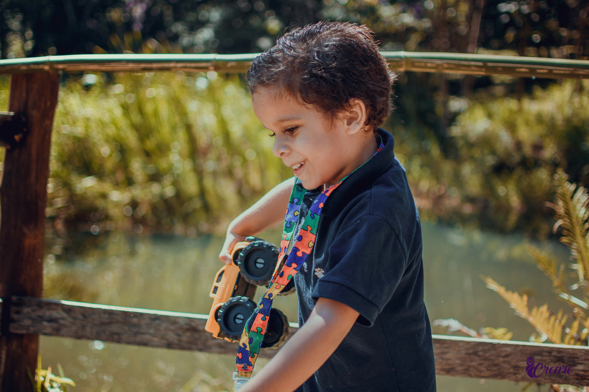 Ensaio infantil com criança com TEA, realizado para um projeto social em Mauá, fotógrafo Mauá, fotógrafo Santo André, fotógrafo Ribeirão Pires, fotógrafo SBC, fotógrafo SCS, ensaio fotográfico. Gruta Santa Luzia.