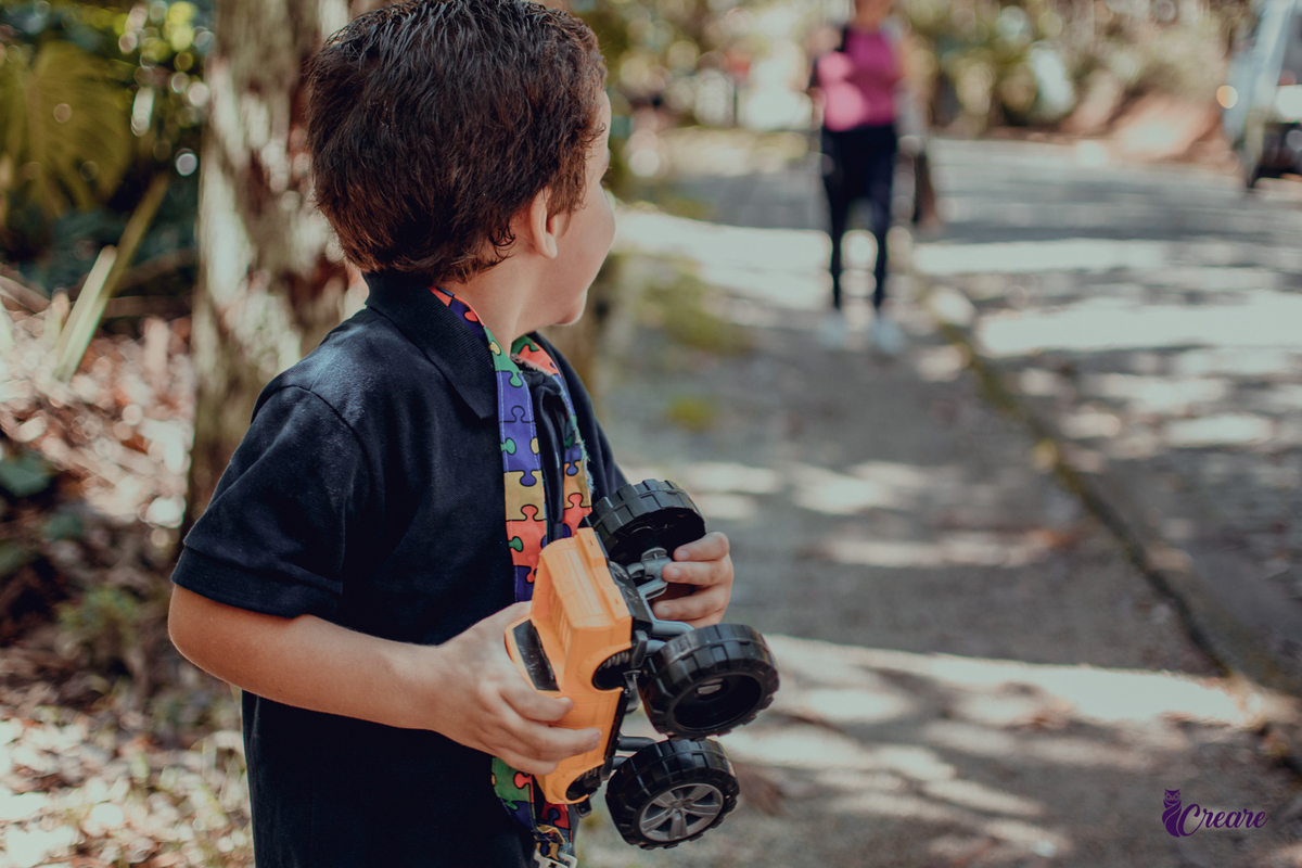 Ensaio infantil com criança com TEA, realizado para um projeto social em Mauá, fotógrafo Mauá, fotógrafo Santo André, fotógrafo Ribeirão Pires, fotógrafo SBC, fotógrafo SCS, ensaio fotográfico. Gruta Santa Luzia.