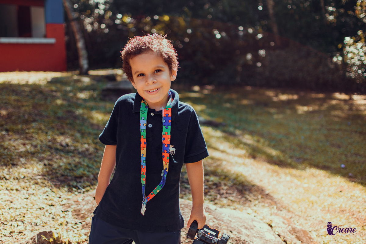 Ensaio infantil com criança com TEA, realizado para um projeto social em Mauá, fotógrafo Mauá, fotógrafo Santo André, fotógrafo Ribeirão Pires, fotógrafo SBC, fotógrafo SCS, ensaio fotográfico. Gruta Santa Luzia.