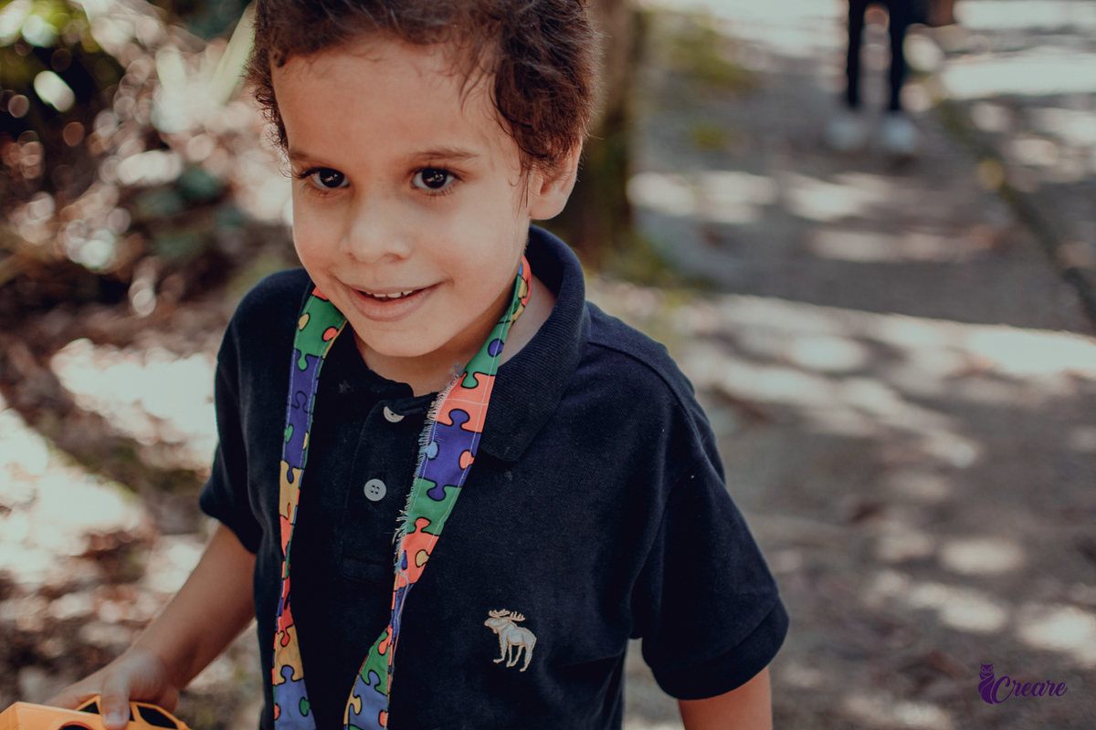 Ensaio infantil com criança com TEA, realizado para um projeto social em Mauá, fotógrafo Mauá, fotógrafo Santo André, fotógrafo Ribeirão Pires, fotógrafo SBC, fotógrafo SCS, ensaio fotográfico. Gruta Santa Luzia.