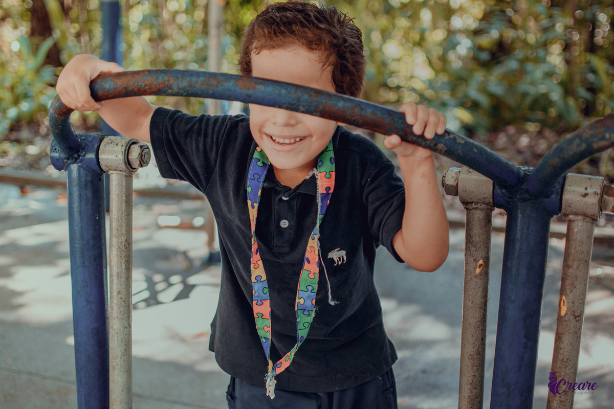 Ensaio infantil com criança com TEA, realizado para um projeto social em Mauá, fotógrafo Mauá, fotógrafo Santo André, fotógrafo Ribeirão Pires, fotógrafo SBC, fotógrafo SCS, ensaio fotográfico. Gruta Santa Luzia.