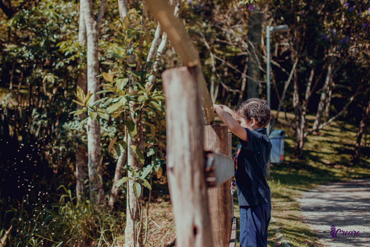 Ensaio infantil com criança com TEA, realizado para um projeto social em Mauá, fotógrafo Mauá, fotógrafo Santo André, fotógrafo Ribeirão Pires, fotógrafo SBC, fotógrafo SCS, ensaio fotográfico. Gruta Santa Luzia.