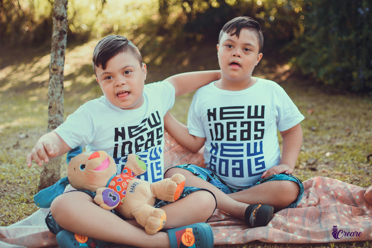 Ensaio infantil no parque central, criança com sindrome de down, ensaio de gêmeos, PCD, fotógrafo de crianças, ensaio família. Fotografo de crianças com deficiência. Fotógrafo Santo André, fotógrafo ABC Paulista.