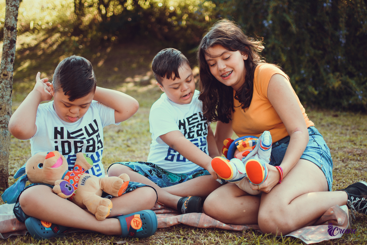 Ensaio infantil no parque central, criança com sindrome de down, ensaio de gêmeos, PCD, fotógrafo de crianças, ensaio família. Fotografo de crianças com deficiência. Fotógrafo Santo André, fotógrafo ABC Paulista.
