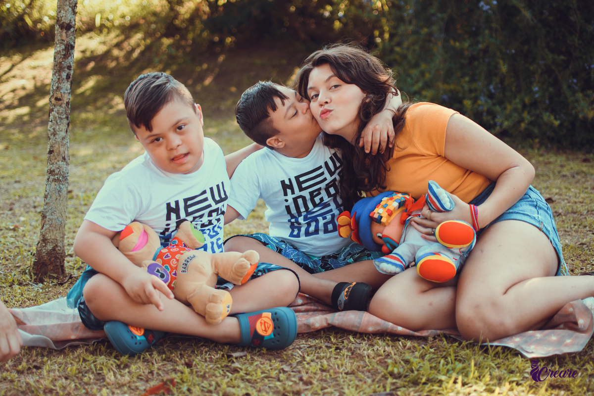 Ensaio infantil no parque central, criança com sindrome de down, ensaio de gêmeos, PCD, fotógrafo de crianças, ensaio família. Fotografo de crianças com deficiência. Fotógrafo Santo André, fotógrafo ABC Paulista.