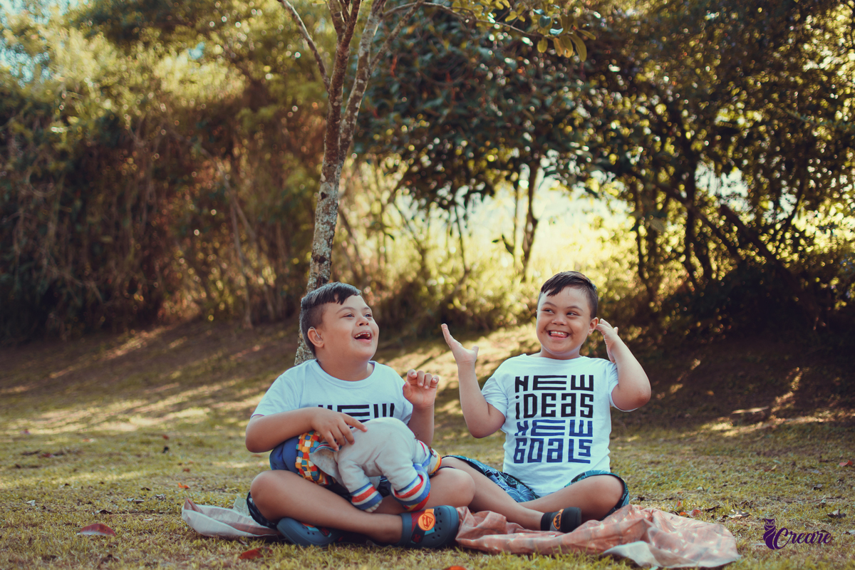 Ensaio infantil no parque central, criança com sindrome de down, ensaio de gêmeos, PCD, fotógrafo de crianças, ensaio família. Fotografo de crianças com deficiência. Fotógrafo Santo André, fotógrafo ABC Paulista.