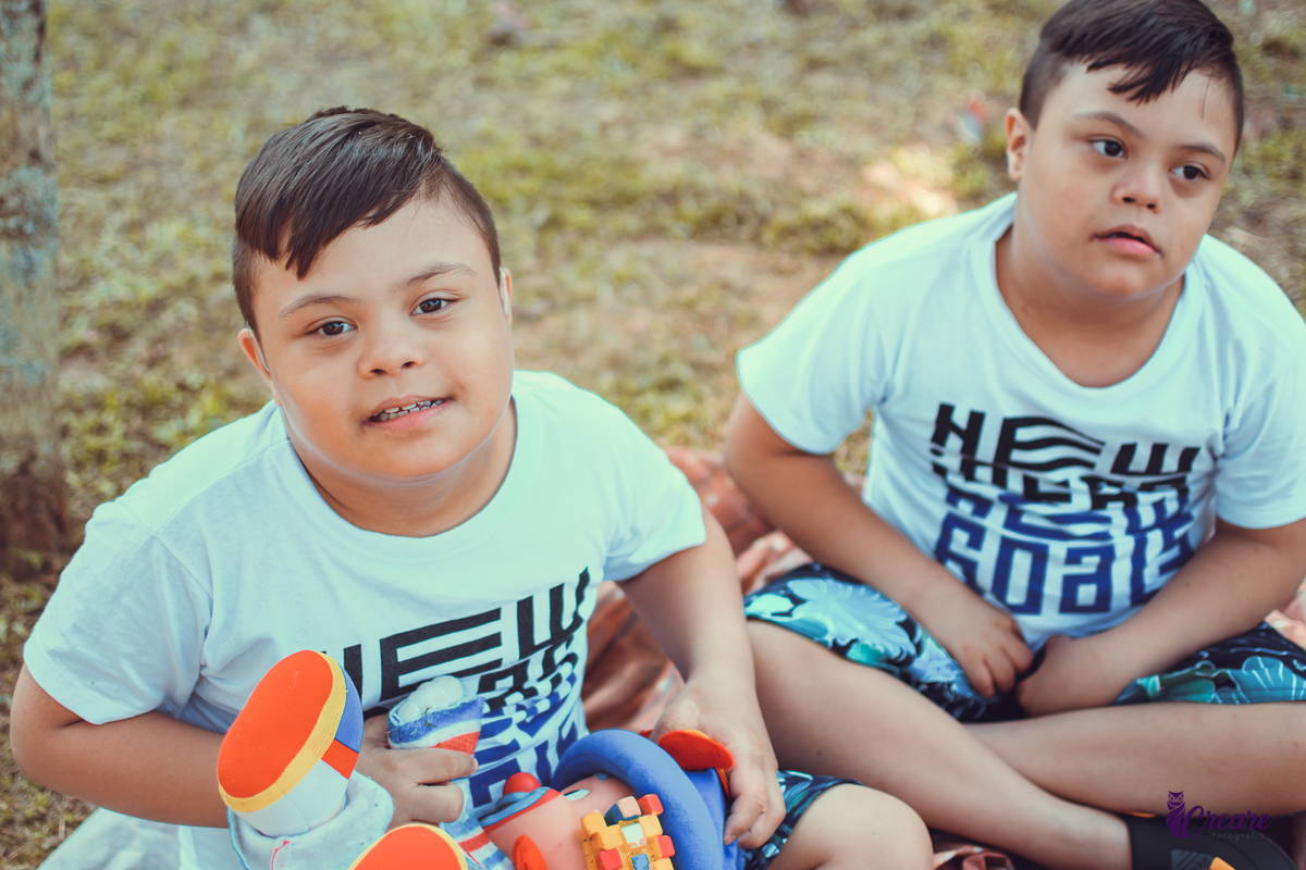Ensaio infantil no parque central, criança com sindrome de down, ensaio de gêmeos, PCD, fotógrafo de crianças, ensaio família. Fotografo de crianças com deficiência. Fotógrafo Santo André, fotógrafo ABC Paulista.