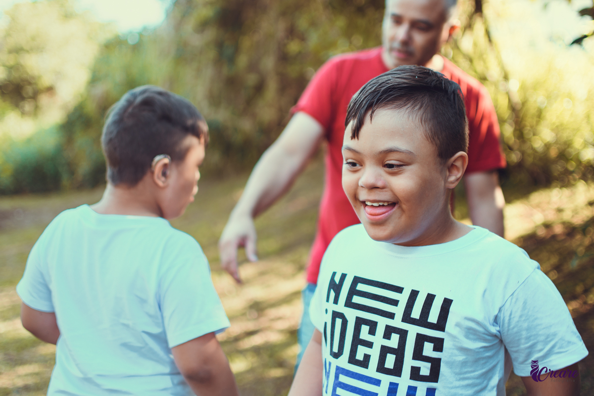 Ensaio infantil no parque central, criança com sindrome de down, ensaio de gêmeos, PCD, fotógrafo de crianças, ensaio família. Fotografo de crianças com deficiência. Fotógrafo Santo André, fotógrafo ABC Paulista.