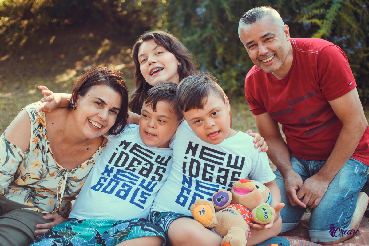 Ensaio infantil no parque central, criança com sindrome de down, ensaio de gêmeos, PCD, fotógrafo de crianças, ensaio família. Fotografo de crianças com deficiência. Fotógrafo Santo André, fotógrafo ABC Paulista.