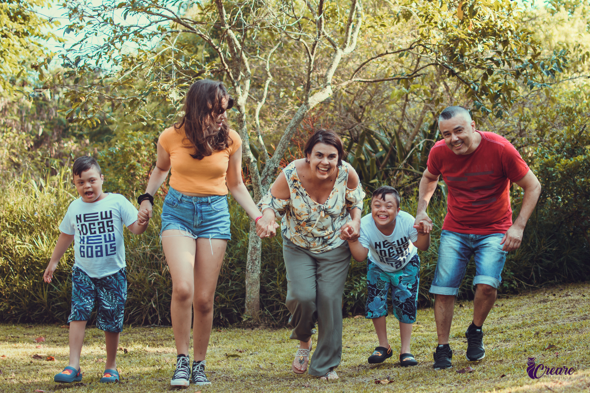 Ensaio infantil no parque central, criança com sindrome de down, ensaio de gêmeos, PCD, fotógrafo de crianças, ensaio família. Fotografo de crianças com deficiência. Fotógrafo Santo André, fotógrafo ABC Paulista.