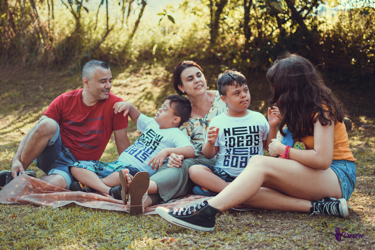 Ensaio infantil no parque central, criança com sindrome de down, ensaio de gêmeos, PCD, fotógrafo de crianças, ensaio família. Fotografo de crianças com deficiência. Fotógrafo Santo André, fotógrafo ABC Paulista.