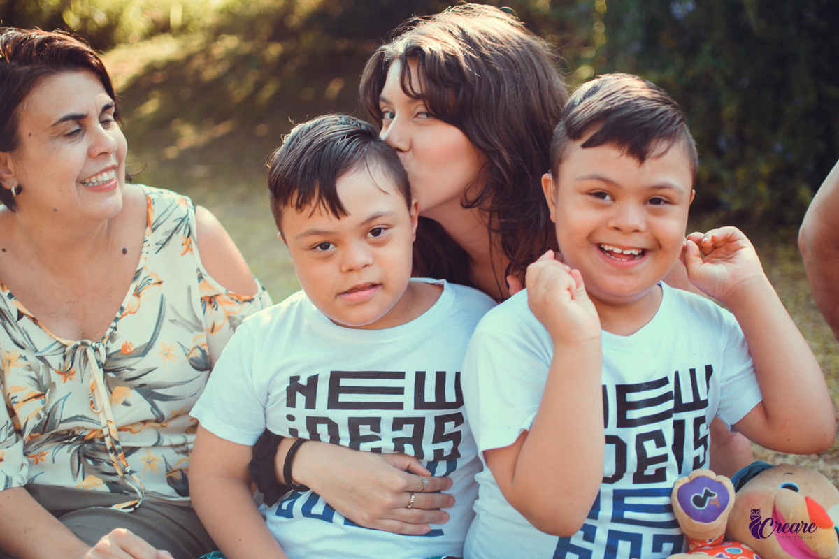 Ensaio infantil no parque central, criança com sindrome de down, ensaio de gêmeos, PCD, fotógrafo de crianças, ensaio família. Fotografo de crianças com deficiência. Fotógrafo Santo André, fotógrafo ABC Paulista.