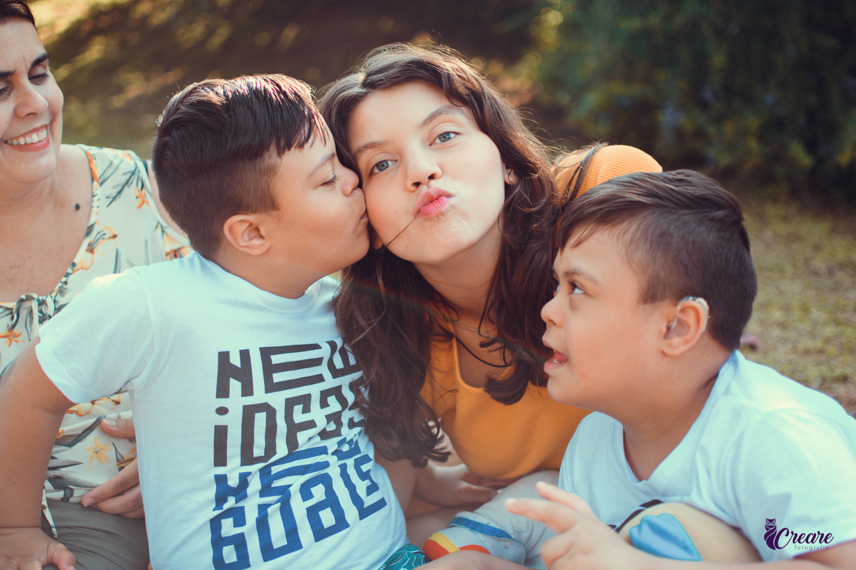 Ensaio infantil no parque central, criança com sindrome de down, ensaio de gêmeos, PCD, fotógrafo de crianças, ensaio família. Fotografo de crianças com deficiência. Fotógrafo Santo André, fotógrafo ABC Paulista.