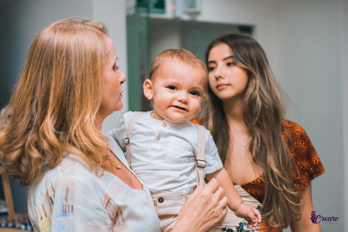 aniversário infantil de um ano, com decoração de espaço, astronauta. Fotógrafo Santo André. 