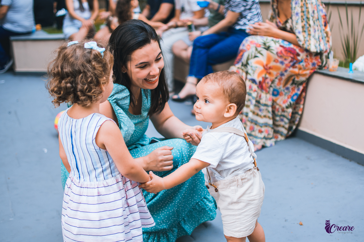 aniversário infantil de um ano, com decoração de espaço, astronauta. Fotógrafo Santo André. 