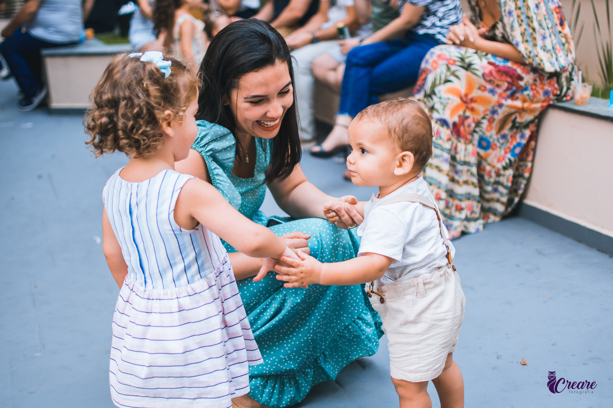 aniversário infantil de um ano, com decoração de espaço, astronauta. Fotógrafo Santo André. 