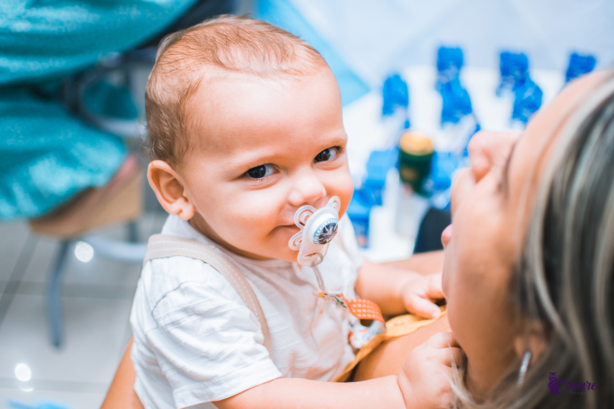 aniversário infantil de um ano, com decoração de espaço, astronauta. Fotógrafo Santo André. 