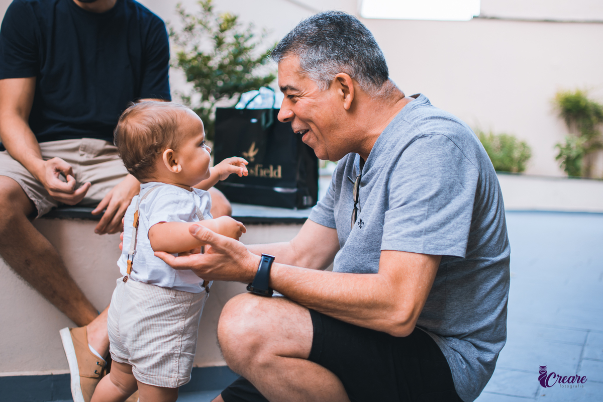 aniversário infantil de um ano, com decoração de espaço, astronauta. Fotógrafo Santo André. 