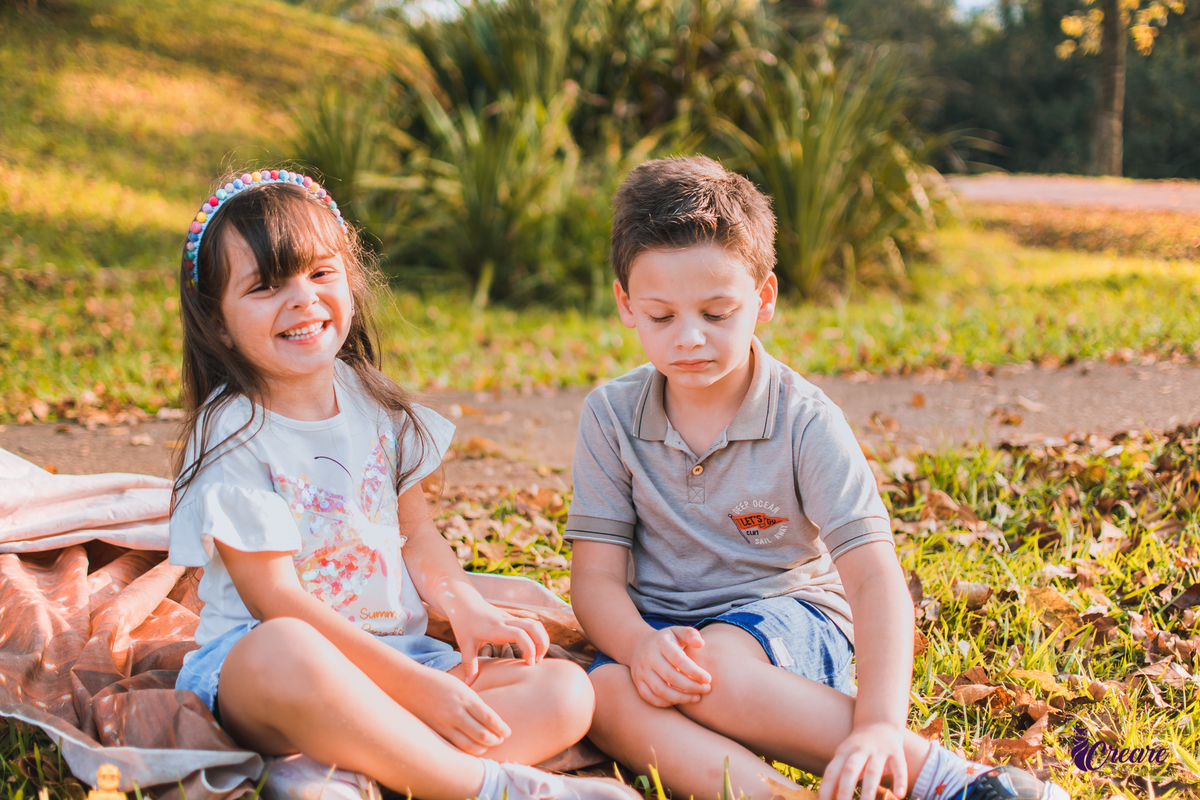Ensaio família realizado no parque central de Santo André, fotografia infantil de criança com transtorno do espectro autista.