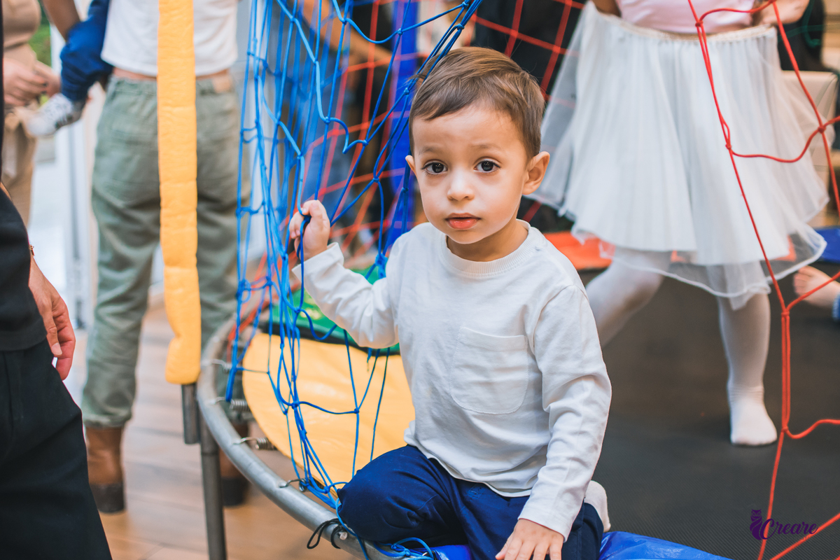 fotografia de aniversário infantil, primeiro ano do bebê, realizado em Santo André, ABC Paulista. decoração com tema Frozen. Fotógrafo Santo André. Buffet Santo André, aniversário de 1 ano.