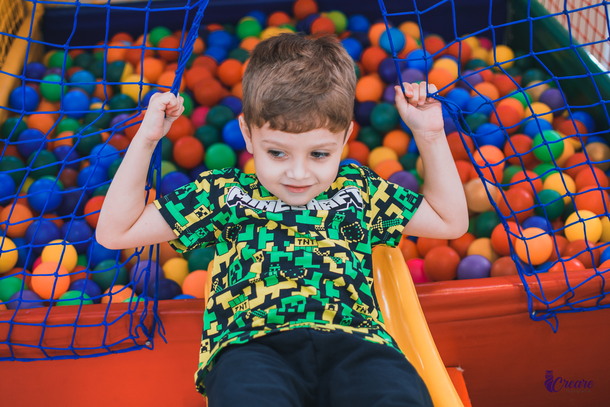 Aniversário infantil, fotografia de aniverseario com decoração de minecraft. Buffet infantil em Santo André. Festa infantil.