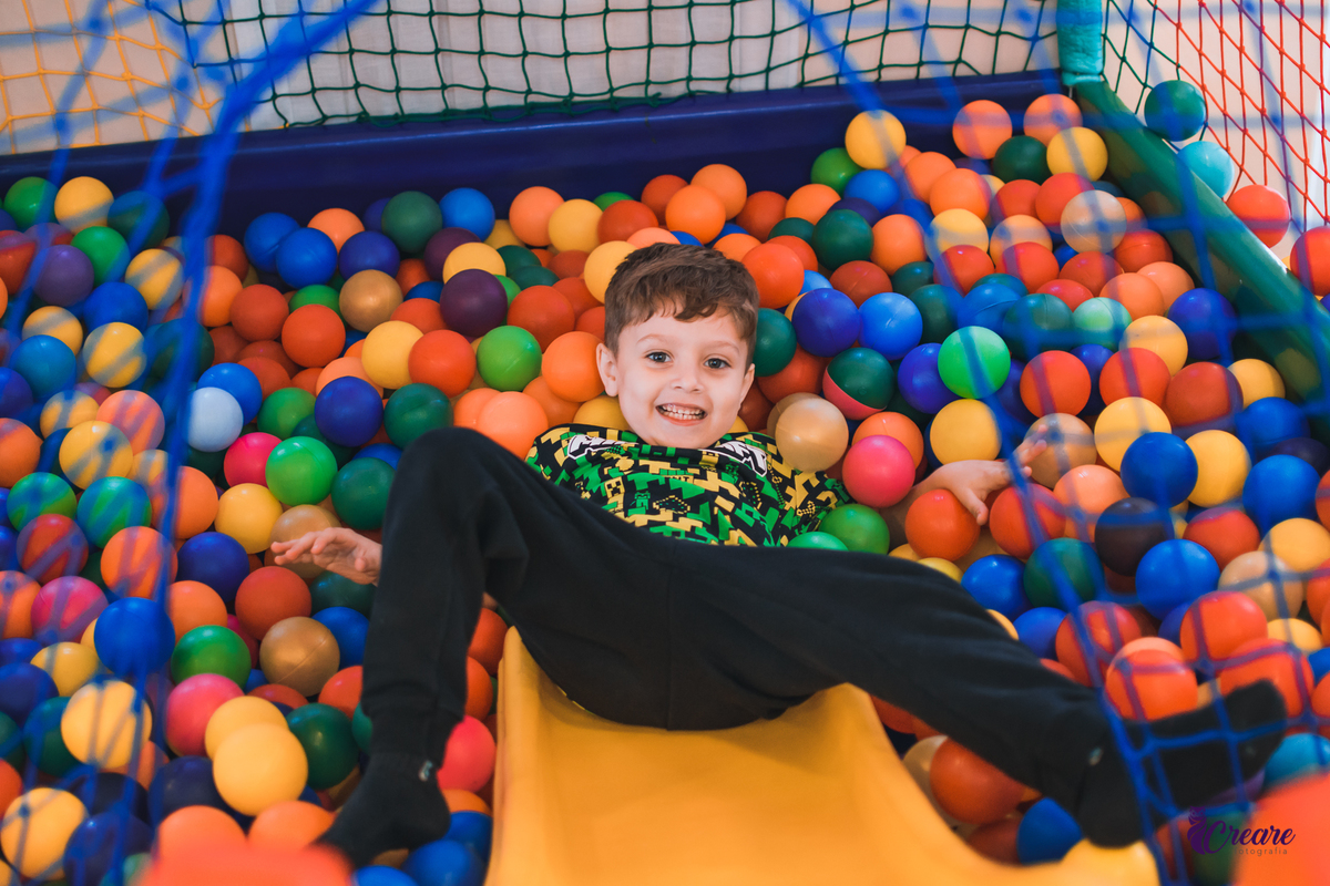 Aniversário infantil, fotografia de aniverseario com decoração de minecraft. Buffet infantil em Santo André. Festa infantil.