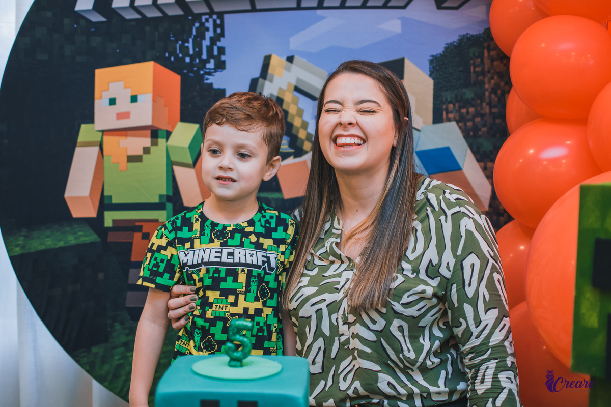 Aniversário infantil, fotografia de aniverseario com decoração de minecraft. Buffet infantil em Santo André. Festa infantil.