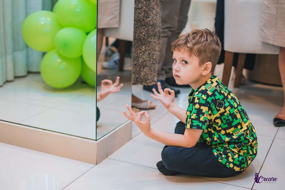 Aniversário infantil, fotografia de aniverseario com decoração de minecraft. Buffet infantil em Santo André. Festa infantil.